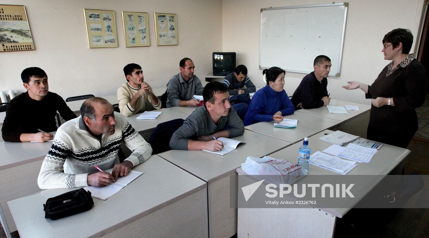 Migrants learn Russian at Far Eastern Federal University