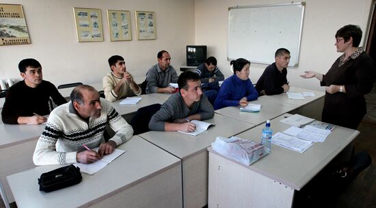 Migrants learn Russian at Far Eastern Federal University