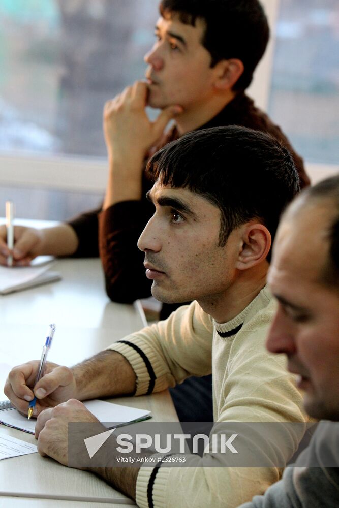 Migrants learn Russian at Far Eastern Federal University