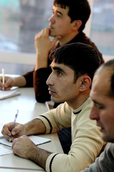 Migrants learn Russian at Far Eastern Federal University