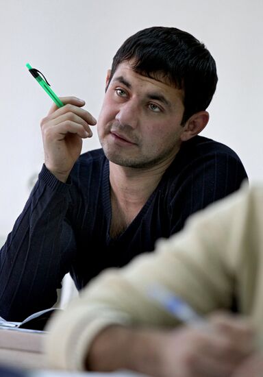 Migrants learn Russian at Far Eastern Federal University