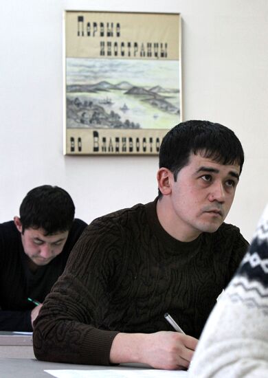 Migrants learn Russian at Far Eastern Federal University