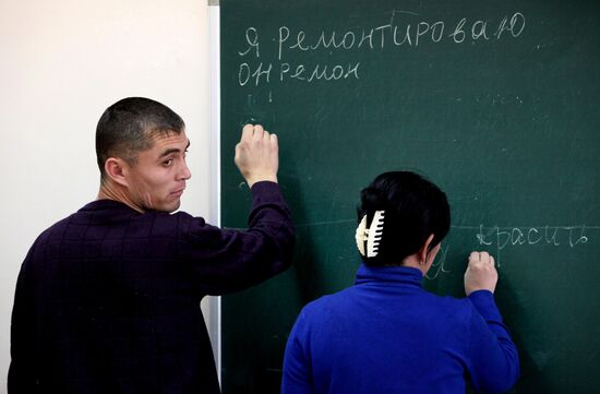 Migrants learn Russian at Far Eastern Federal University