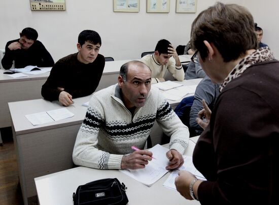 Migrants learn Russian at Far Eastern Federal University