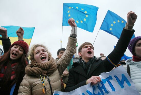 Riots in Ukraine after government refusal to join EU