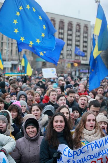 Riots in Ukraine after government refusal to join EU