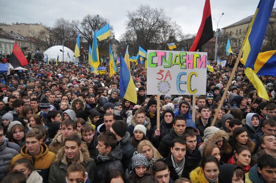 Riots in Ukraine after government refusal to join EU