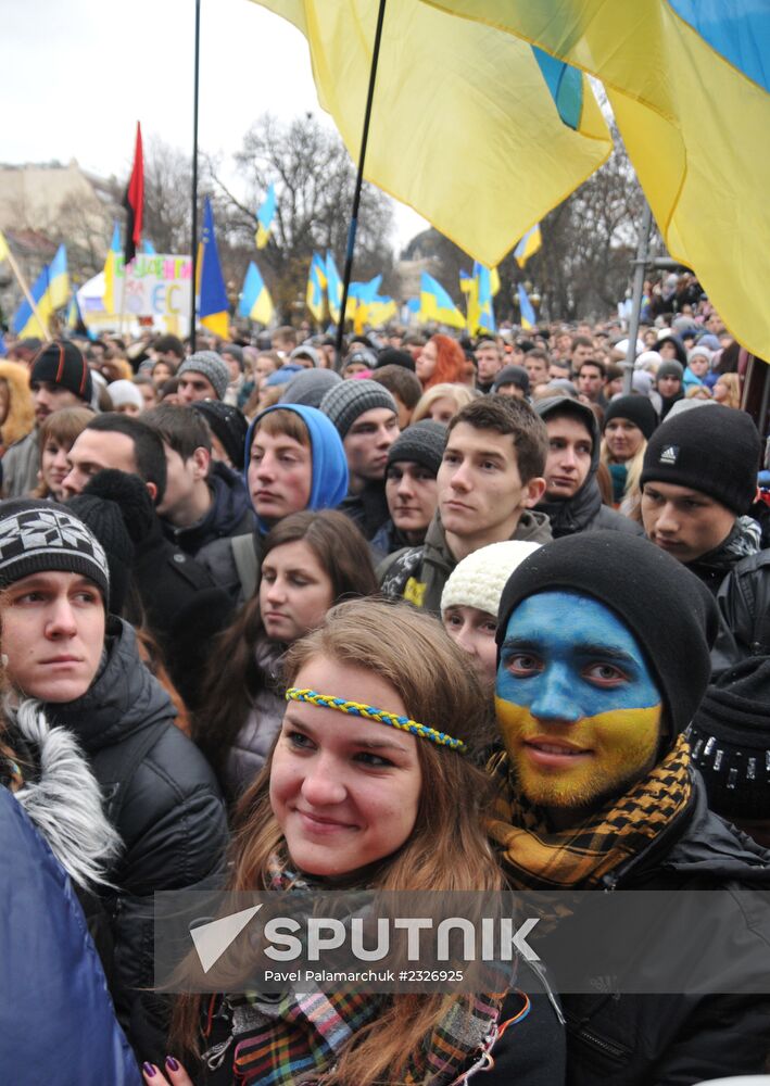 Riots in Ukraine after government refusal to join EU