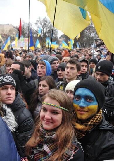 Riots in Ukraine after government refusal to join EU