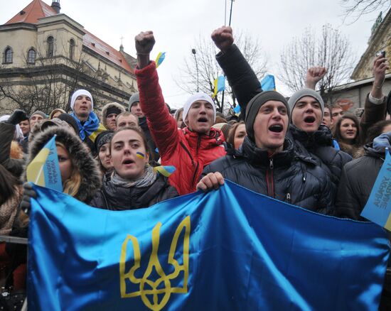 Riots in Ukraine after government refusal to join EU