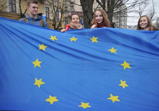 Riots in Ukraine after government refusal to join EU