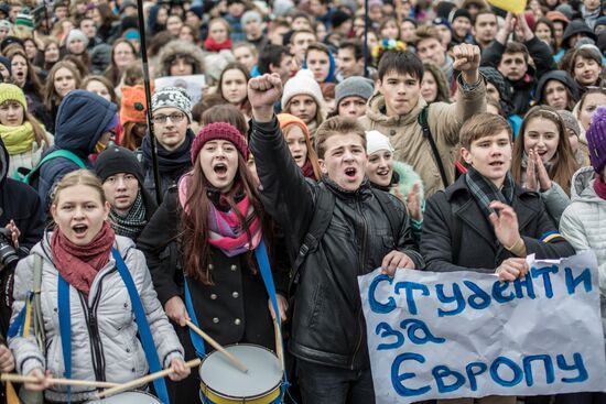 Riots in Ukraine after government refusal to join EU