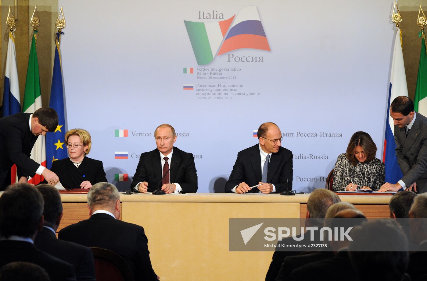 Vladimir Putin visits Italy