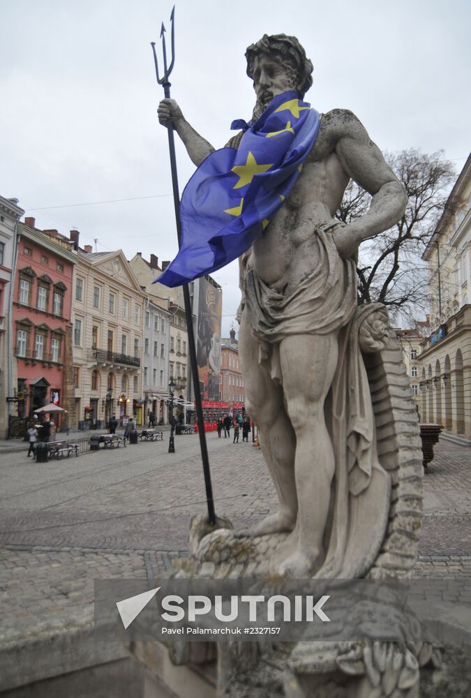 Riots in Ukraine after government refusal to join EU