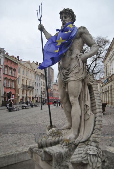 Riots in Ukraine after government refusal to join EU