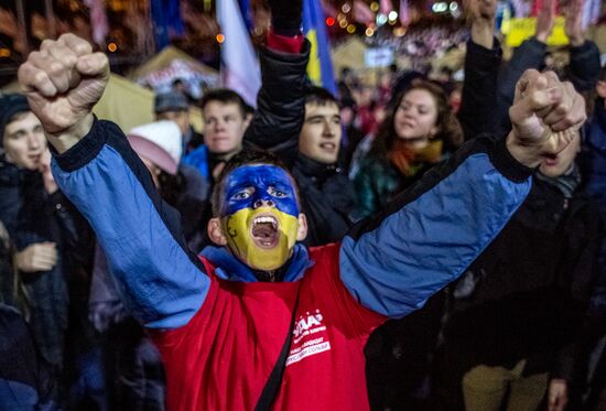 Riots in Ukraine after government refusal to join EU