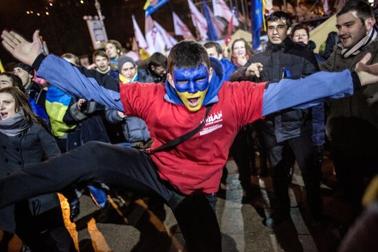 Riots in Ukraine after government refusal to join EU