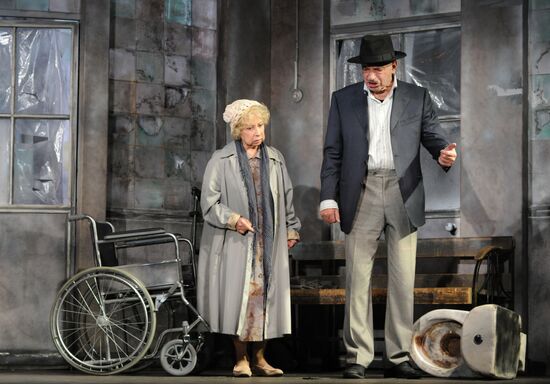 Run-through of The Gin Game at Sovremennik theater