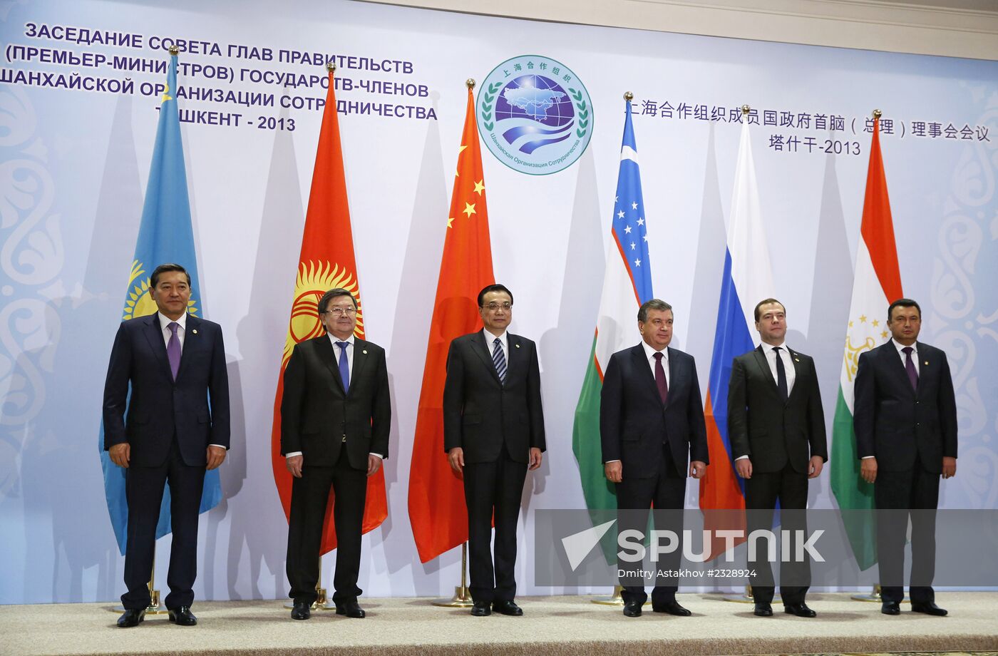 Dmitry Medvedev visits Uzbekistan