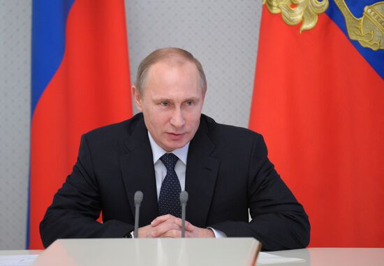 Vladimir Putin chairs meeting on long range precision weapons