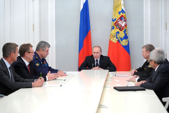 Vladimir Putin chairs meeting on long range precision weapons