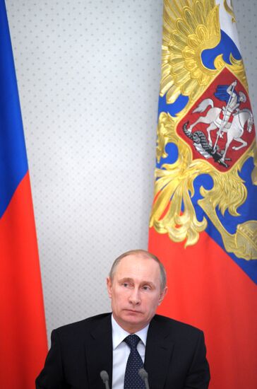 Vladimir Putin chairs meeting on long range precision weapons