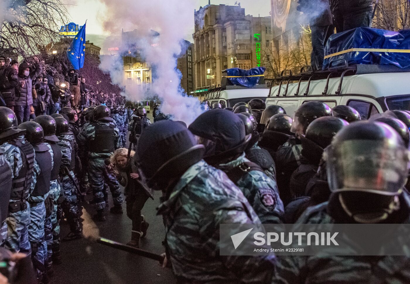 Berkut riot police stop protesters from blocking traffic on Kreschatik
