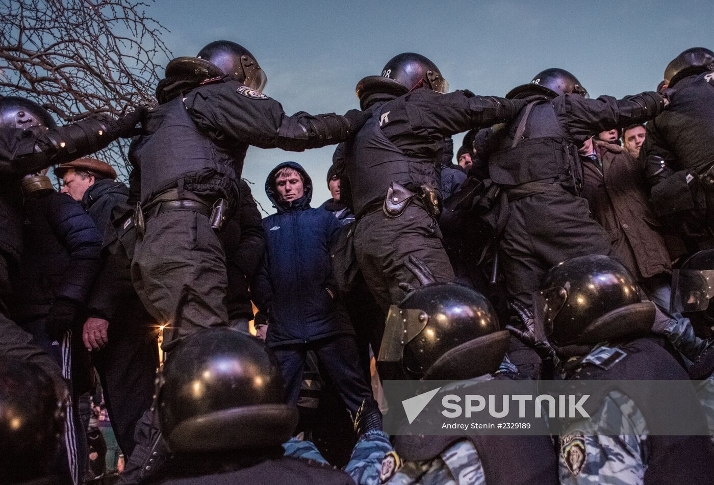 Berkut riot police stop protesters from blocking traffic on Kreschatik