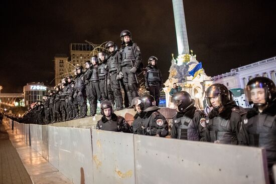 Police clear protesters from Independence Square