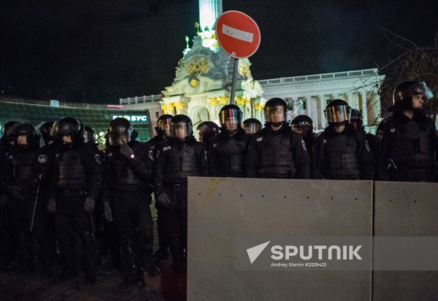 Police clear protesters from Independence Square