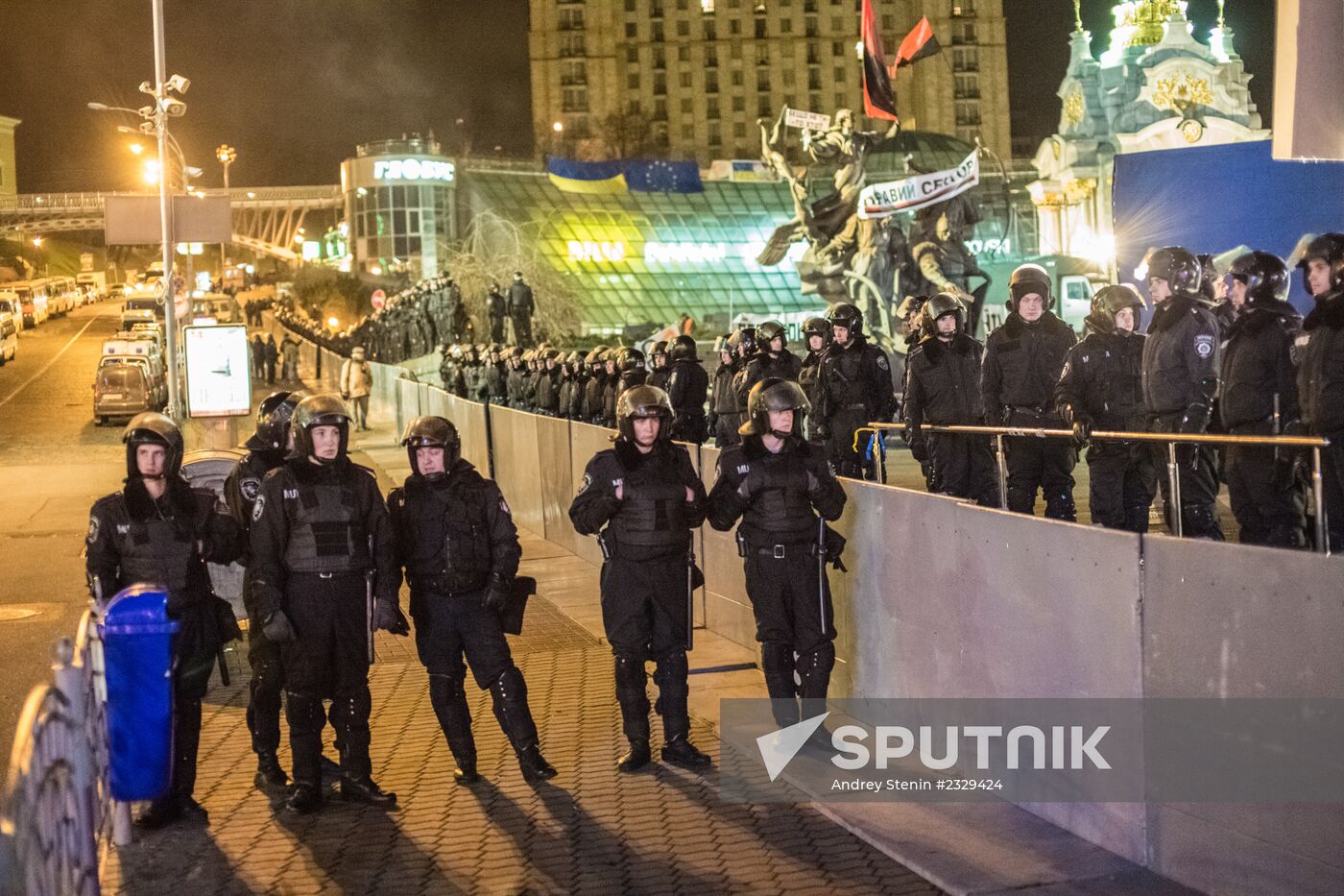 Police clear protesters from Independence Square