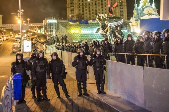 Police clear protesters from Independence Square