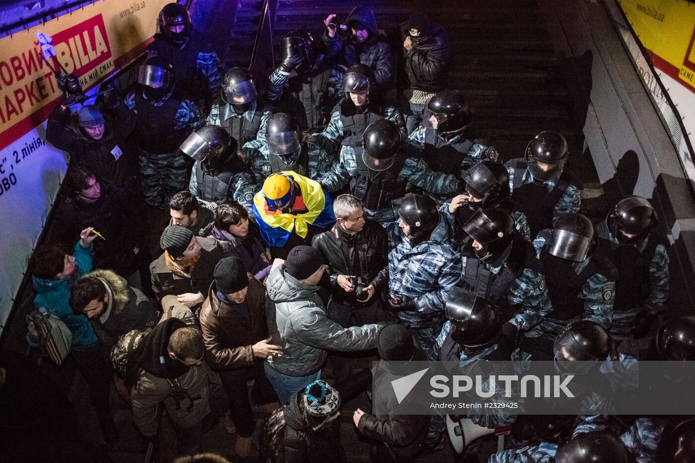 Police clear protesters from Independence Square