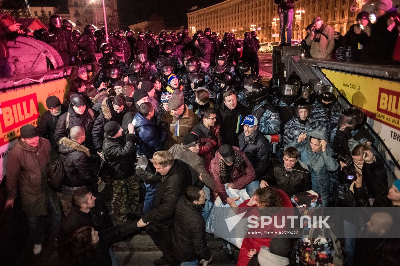 Police clear protesters from Independence Square