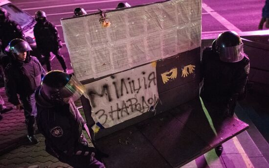 Police clear protesters from Independence Square