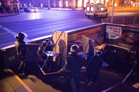 Police clear protesters from Independence Square