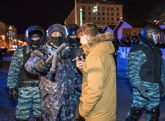 Police clear protesters from Independence Square