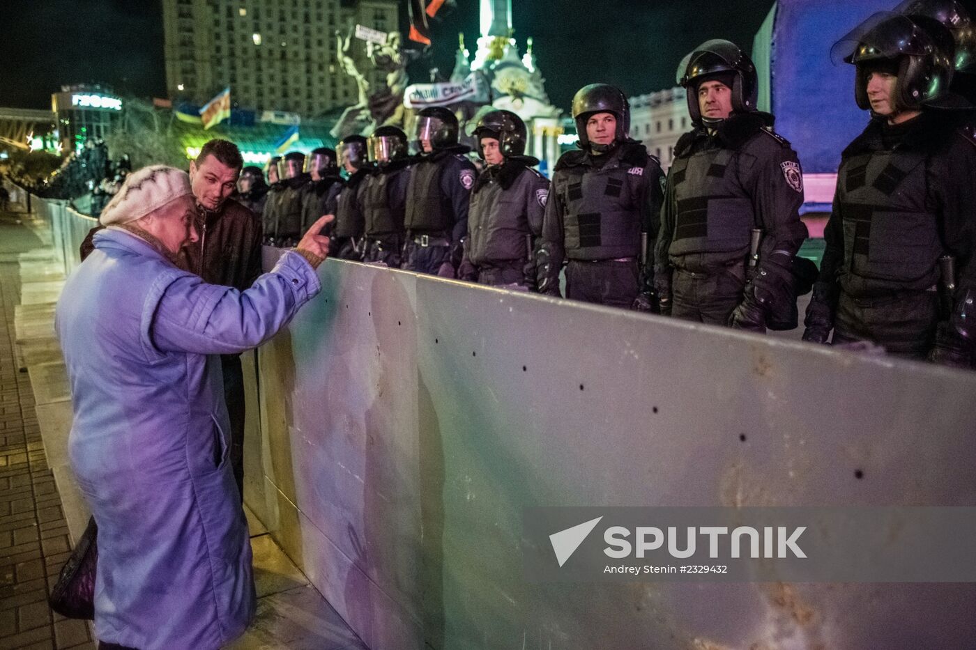 Police clear protesters from Independence Square