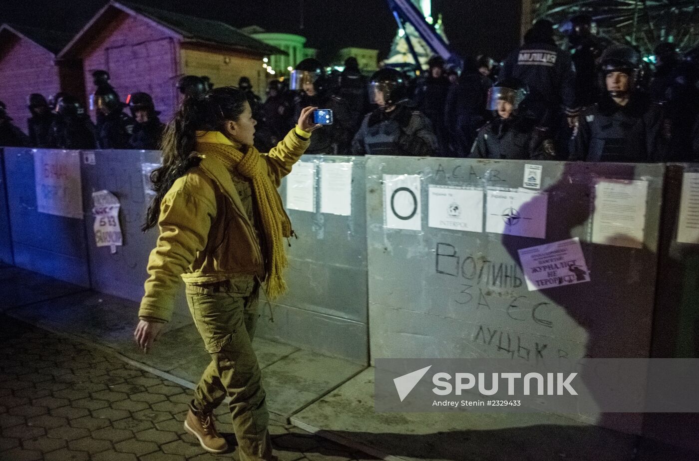 Police clear protesters from Independence Square