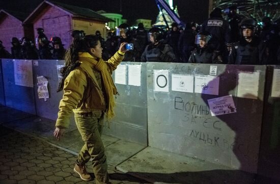 Police clear protesters from Independence Square