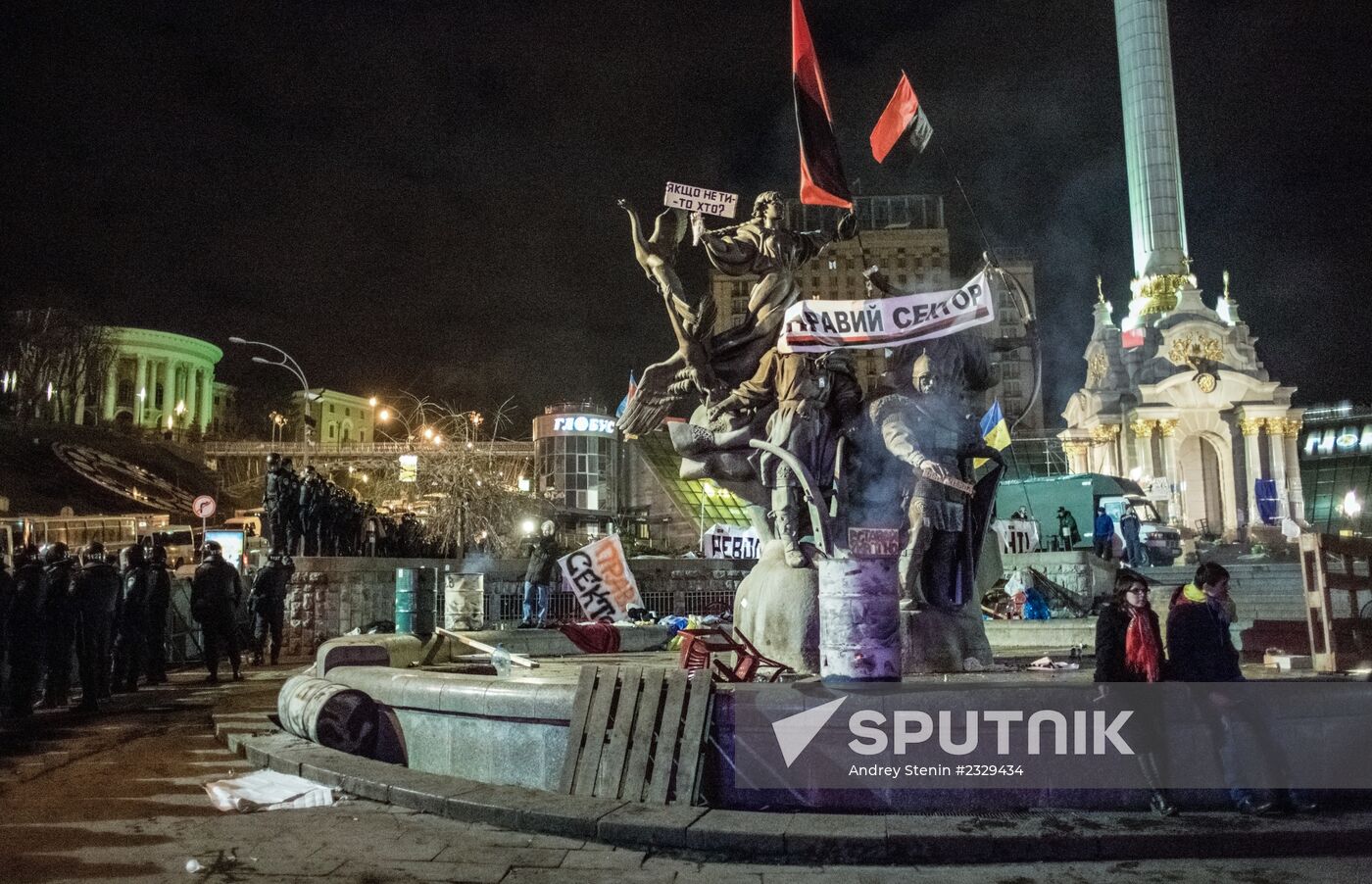 Police clear protesters from Independence Square