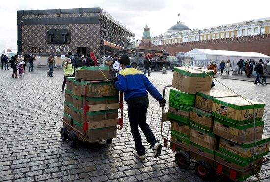 Louis Vuitton suitcase-shaped pavilion dismantled on Red Square