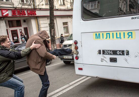 Civil disorders continue in Kiev