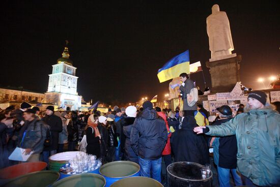 Civil disorders continue in Kiev