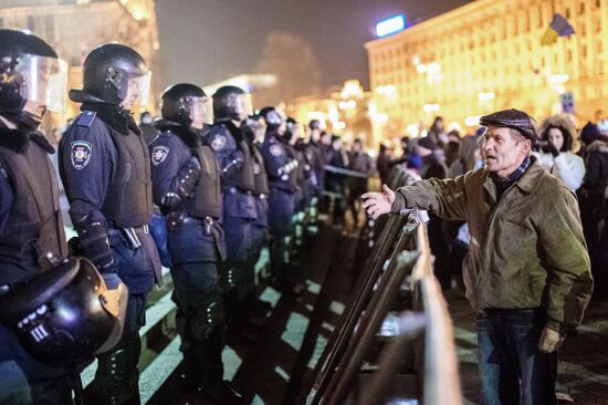 Civil disorders continue in Kiev
