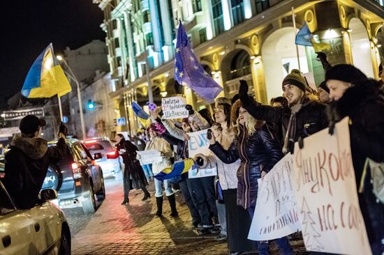 Civil disorders continue in Kiev