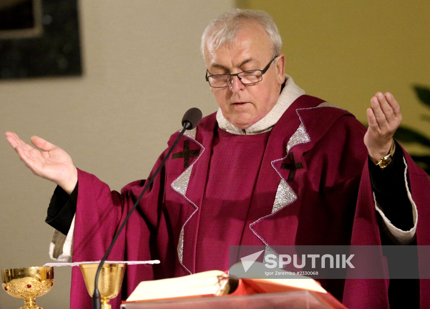 Worship on first day of Advent in Kaliningrad