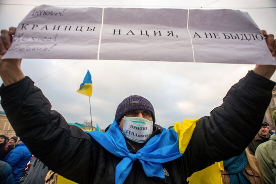 Supporters of Ukraine's EU integration rally in Kharkov