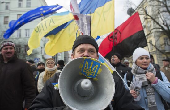 EU integration supporters rally in Kiev