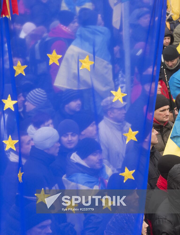 EU integration supporters rally in Kiev